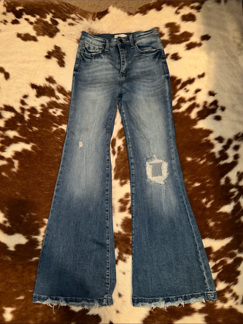 Like new, Petra 153 distressed medium wash flare stretch jeans! Size 7/27!